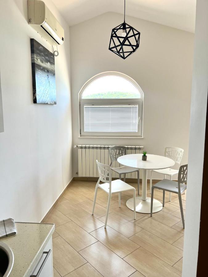 Apartments Villa Marina Рогозница Экстерьер фото