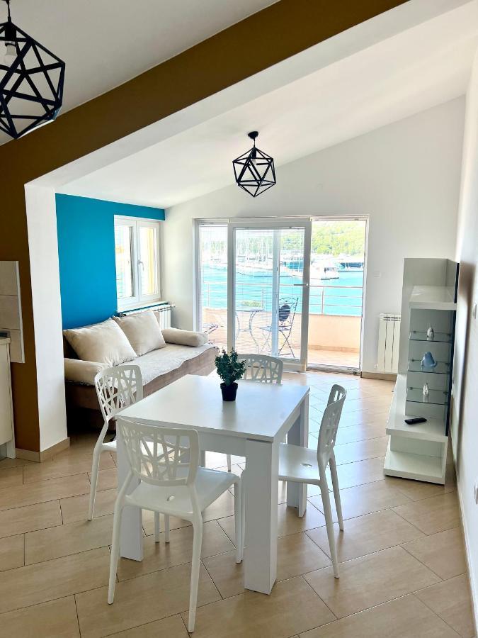 Apartments Villa Marina Рогозница Экстерьер фото