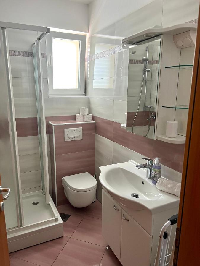 Apartments Villa Marina Рогозница Экстерьер фото