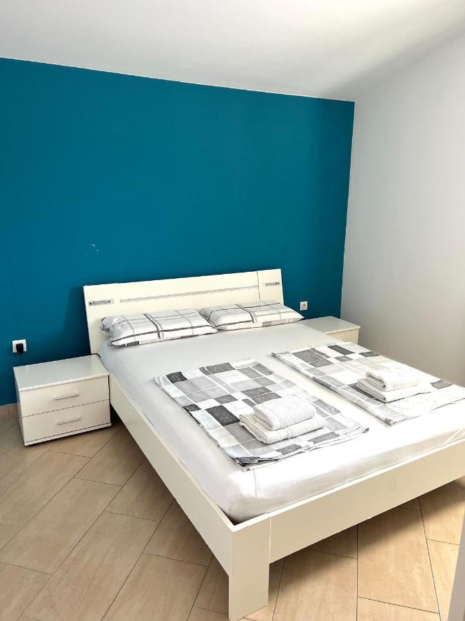 Apartments Villa Marina Рогозница Экстерьер фото