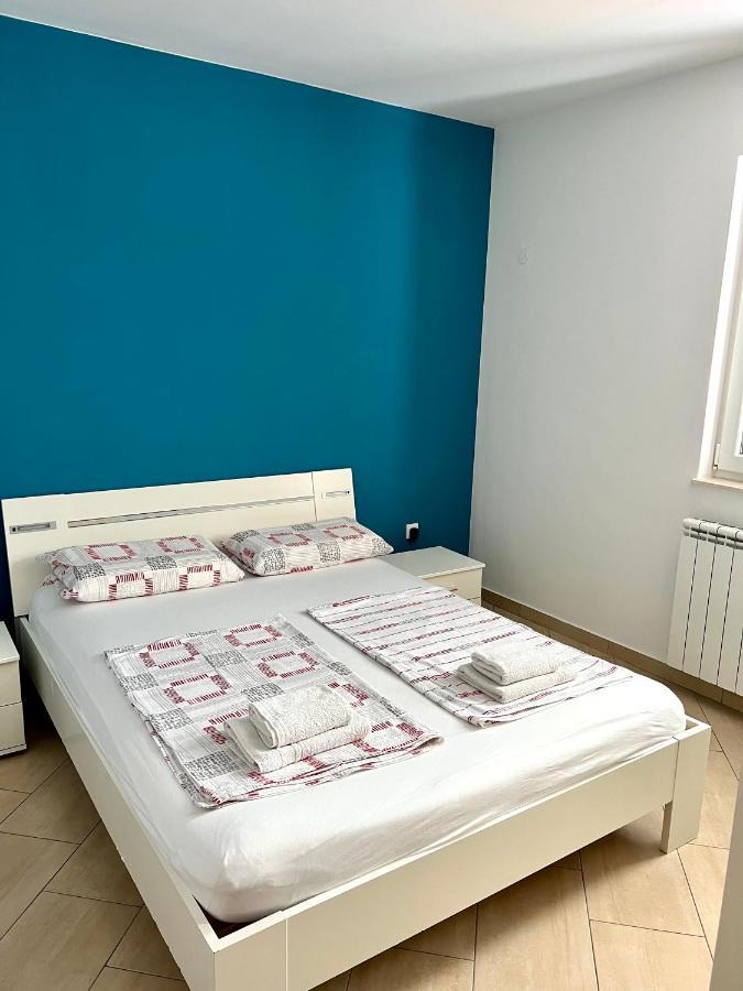 Apartments Villa Marina Рогозница Экстерьер фото